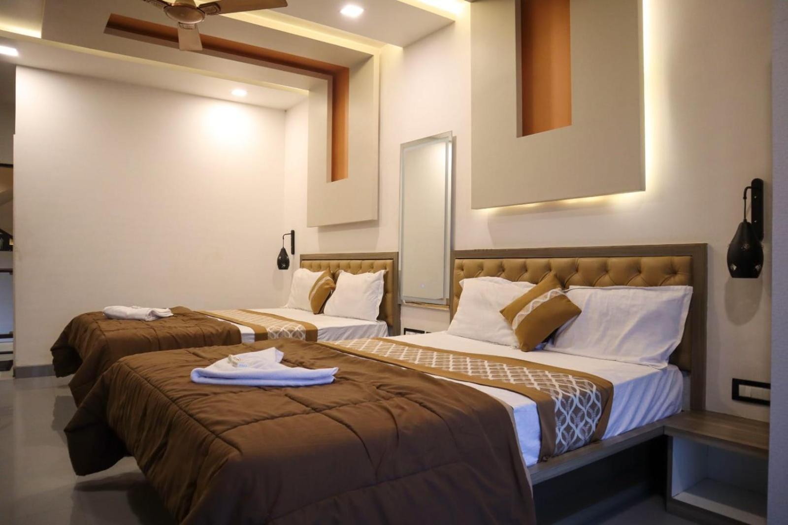 Hollywood Palace Resort Panchgani Exterior photo