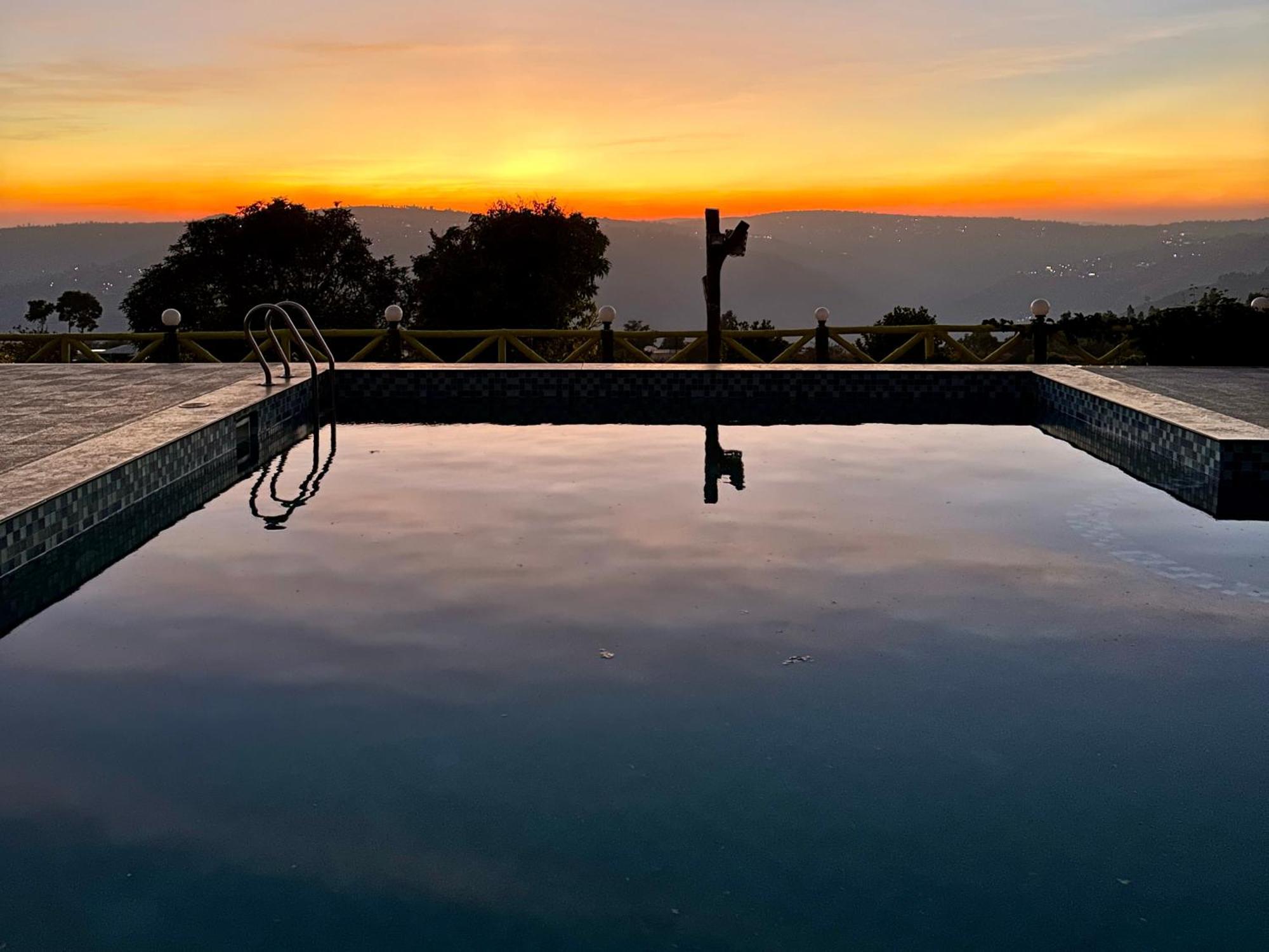 Hollywood Palace Resort Panchgani Exterior photo