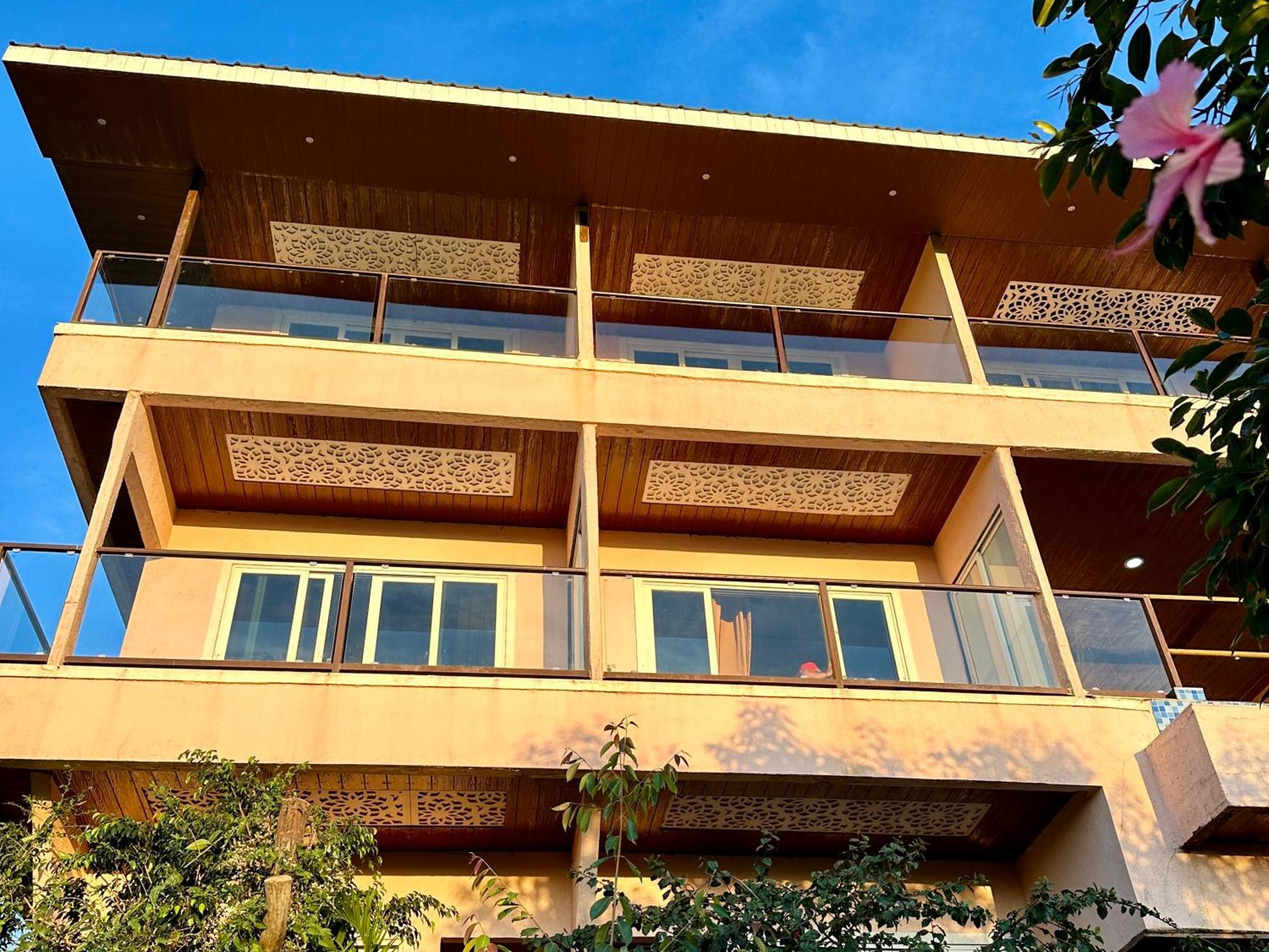 Hollywood Palace Resort Panchgani Exterior photo
